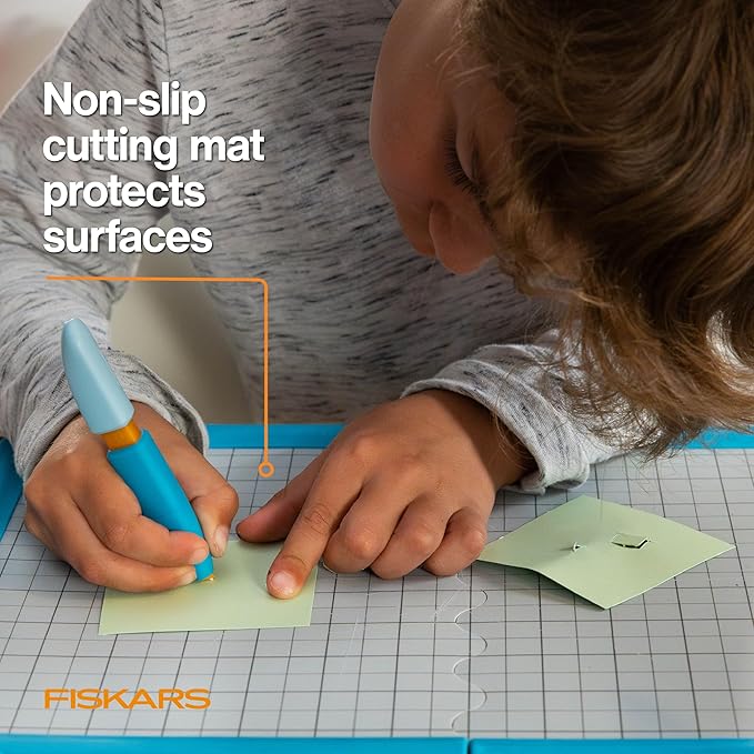 Fiskars Kids Cutting Pen and Mat – Safe Precision Cutting Tool with Foldable Non-Slip Mat for Crafting and School Projects
